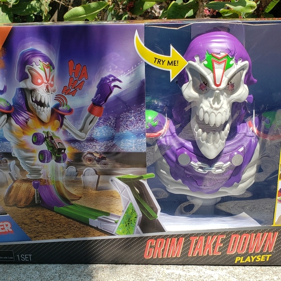 monster jam grim takedown playset